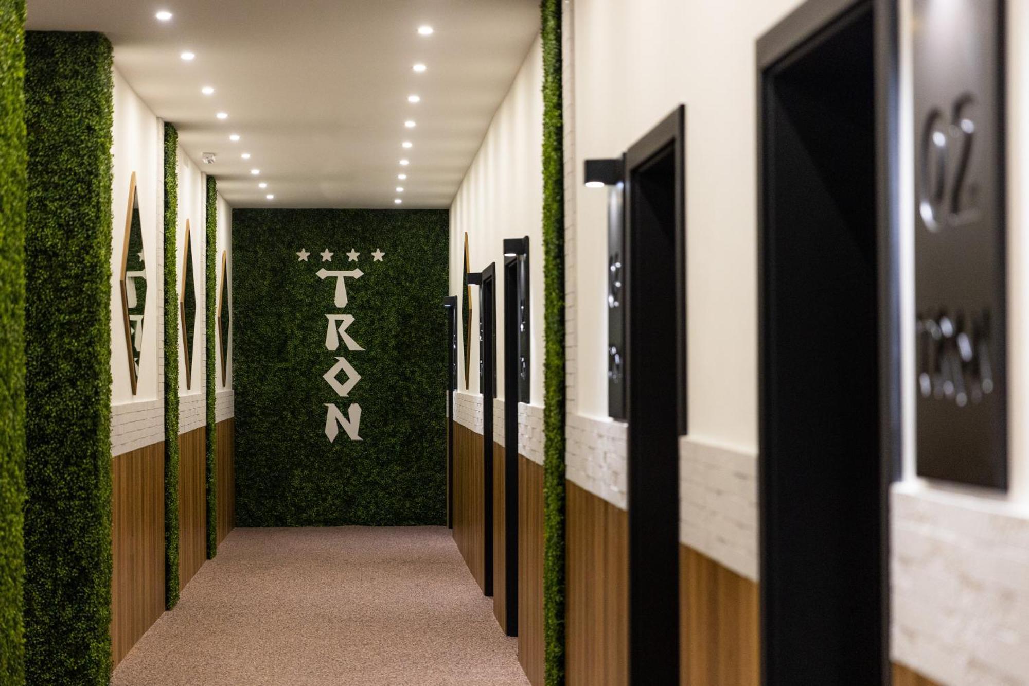 Hostel Tron トラヴニク エクステリア 写真