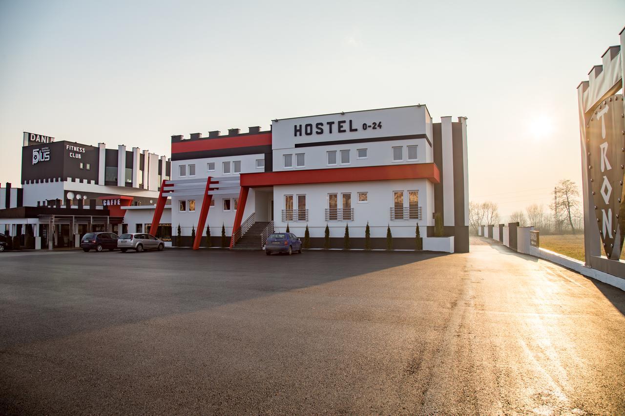 Hostel Tron トラヴニク エクステリア 写真